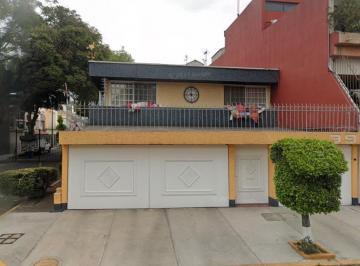 Casa de 3 habitaciones, Coyoacán · Casa en Venta en Paseos de Taxqueña, Coyoacan, Ciudad de Mexico