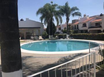 Casa de 3 habitaciones, Zapopan · Casa en El Coto Andalucia con Alberca Esq Av Naciones Unidas