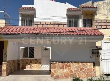 Casa · 145m² · 4 Recámaras · 1 Estacionamiento · Venta Casa en Cerrada Jardines del Sur