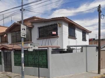244a9fe634cdd57fe44617d0ca397604ea39f626a41bb0324d311f5285a56b66 · Casa Sobre Calle en Toluca