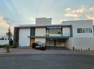 Casa de 4 habitaciones, San Luis Potosí · Casa en Club de Golf La Loma con Alberca