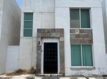 Casa · 77m² · 2 Recámaras · 2 Estacionamientos · Casa en Venta en Fracc. Banus, Alvarado Veracruz. Cerca de Plazas Comerciales.
