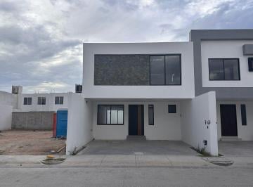 Casa en condominio · 175m² · 3 Recámaras · 2 Estacionamientos · Casa Zoe en Condominio en Fraccionamiento Viña Antigua
