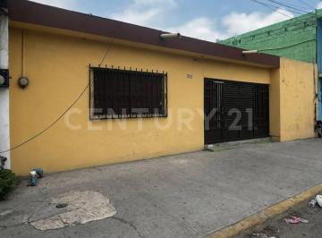 Casa · 104m² · Casa en Venta en Col. 10 de Marzo en El Centro de Mty