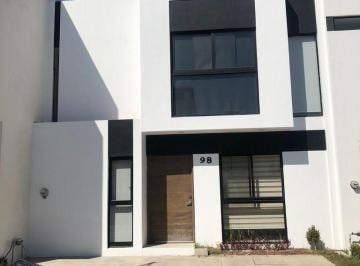 Fachada · Hermosa Casa en Venta en Valle Imperial