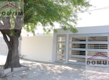 Casa · 250m² · 3 Recámaras · 2 Estacionamientos · Casa en Mitras Centro