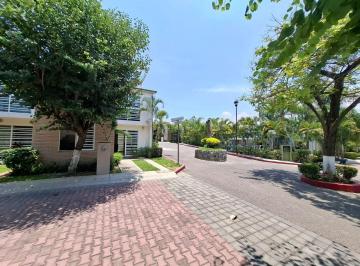 Casa en condominio de 3 habitaciones, Emiliano Zapata · Casa con Alberca en Venta en Emiliano Zapata, Morelos