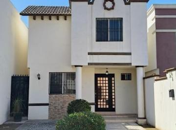 Casa · 138m² · 3 Recámaras · 2 Estacionamientos · Casa en Venta Puerta de Hierro Cumbres