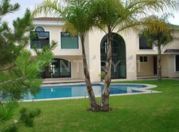 Casa · 660m² · 4 Recámaras · 3 Estacionamientos · Casa Residencial en Renta Fraccionamiento La Concepcion, Zona Zavaleta, Pue