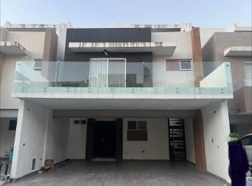Casa de 3 habitaciones, Apodaca · Casa en Renta en Valle La Rioja, Apodaca