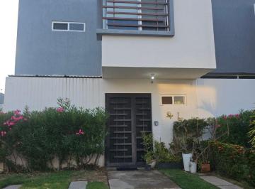 Casa de 3 habitaciones, Bahía de Banderas · Casa en Renta, Lista Para Habitar, Coto Trapani con Alberca, Altavela, en Esquina
