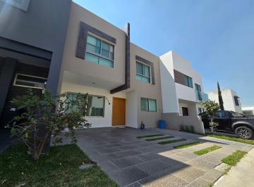 Casa en condominio de 4 habitaciones, Zapopan · Casa con Recamara y Baño en Planta Baja. Fracc Valle Imperial, Zapopan Norte.