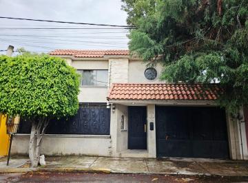 Casa · 260m² · 3 Recámaras · 2 Estacionamientos · Casa en Venta en Jardines de San Mateo, Naucalpan de Juarez
