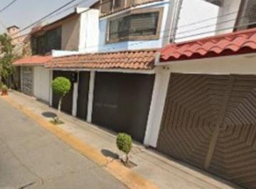Casa de 3 habitaciones, Nezahualcóyotl · Venta de Casa en La Colonia Bosques de Aragon, Nezahualcoyotl, Estado de Mexico