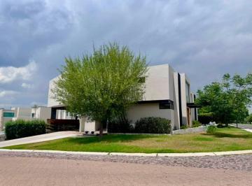 Casa de 4 habitaciones, Querétaro · Espectacular Casa con Alberca y Vista a Lago en El Campanario