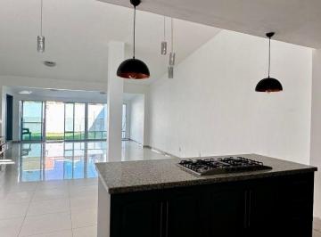 Casa de 3 habitaciones, Zapopan · Casa con 400 m² Superficie de Terreno, 3 Recámaras en Renta en Bugambilias