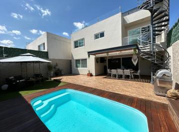 Casa en condominio · 340m² · 4 Recámaras · 3 Estacionamientos · Casa en Condominio en Privada Juriquilla