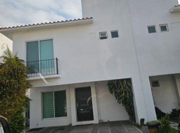 Casa de 3 habitaciones, Irapuato · Casa en Renta en Misión Residencial $16,500