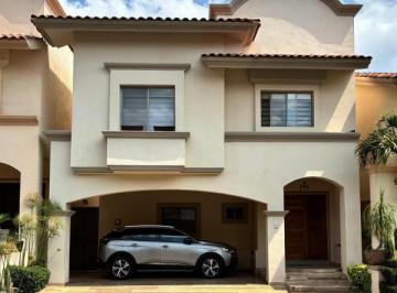 Casa de 3 habitaciones, Tlajomulco de Zúñiga · Casa en Venta Villa California Estilo Sacramento | Remodelada