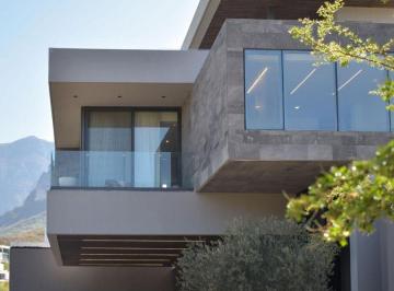 Casa de 4 habitaciones, Monterrey · Casa con 634 m² de Superficie de Terreno y 4 Recámaras en Venta, Monterrey en Privada