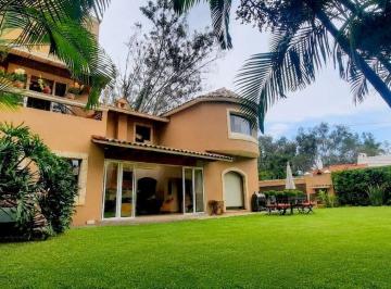Casa · 340m² · 3 Recámaras · 4 Estacionamientos · Casa en Renta en Rancho Cortes, Cuenavaca, Uso Habitacional o Comercial