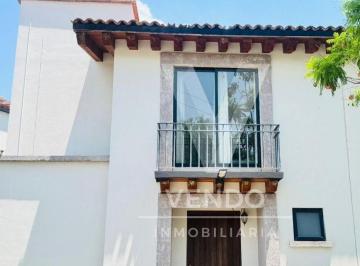 Casa · 3 Recámaras · 2 Estacionamientos · Se Renta Casa Amueblada en Casco Viejo