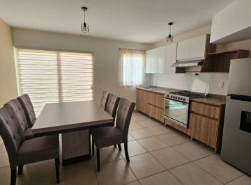 Casa de 2 habitaciones, León · Renta de Casa Amueblada en Jardines de Versalles Salida Leon Silao