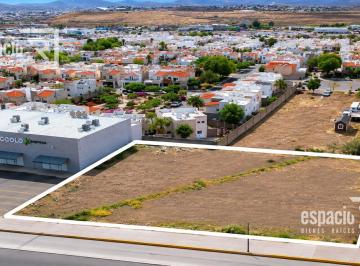 Terreno / Lote · 2014m² · Terreno Comercial en Venta Frente a Colegio Hamilton