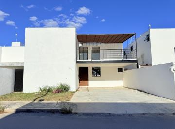 Casa · 248m² · 3 Recámaras · 1 Estacionamiento · Casa de Dos Niveles en Bellavista Dzitya