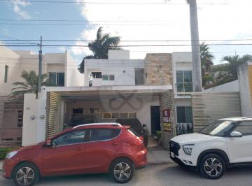 Casa · 204m² · 5 Recámaras · 2 Estacionamientos · Casa en Renta en Fraccionamiento Montecristo