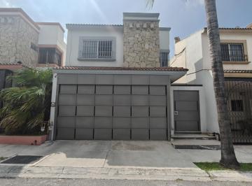 Casa · 185m² · 3 Recámaras · 2 Estacionamientos · Casa de 3 Recámaras en Renta en Portal de Cumbres