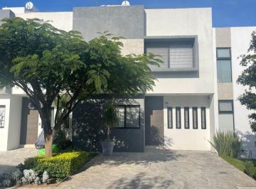 Casa de 3 habitaciones, Zapopan · Casa en Renta en Santillana Residencial
