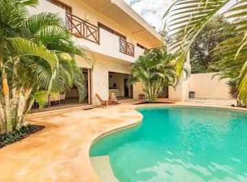 Villa · 385m² · 5 Recámaras · 2 Estacionamientos · Despierta con Cantos de La Naturaleza – Villa 5 Recámaras con Todo El Confort