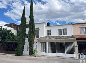 Casa · 314m² · 3 Recámaras · 2 Estacionamientos · Casa en Venta en Fracc. Puesta del Sol, Aguascalientes.