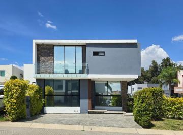 Casa de 4 habitaciones, Tlajomulco de Zúñiga · Casa en Venta en Casa Fuerte - Coto Ciudadela 45