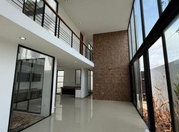 Casa de 4 habitaciones, Mérida · Casa con Espacios a Doble Altura 4 Hab. Col. Montes de Ame