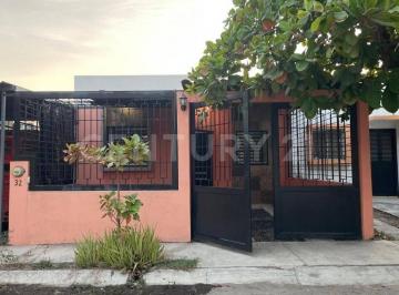 Casa · 60m² · 2 Recámaras · 1 Estacionamiento · Casa en Venta en Fraccionamiento Los Jazmines, Colima