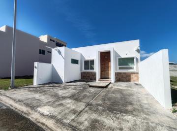 Casa · 91m² · 2 Recámaras · 2 Estacionamientos · Casa en Venta de Una Planta en Lomas de La Rioja Alvarado Veracruz Riviera Veracruzana