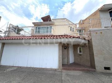 Casa · 535m² · 3 Recámaras · 4 Estacionamientos · Casa en Venta, Colonia Terranova, Guadalajara, Jalisco