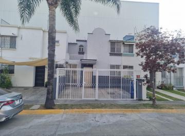 Casa de 3 habitaciones, Zapopan · Casa en Renta en Coto Guadalupe y Periferico