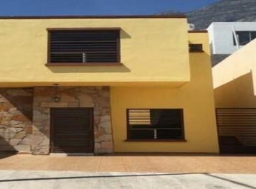 Casa en condominio de 3 habitaciones, Santa Catarina · Casa en Venta de Remate en Misión de Santa Catarina 3er Sector Santa Catarina Nl
