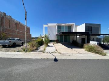 Casa de 3 habitaciones, Querétaro · Vendo Amplia y Moderna Casa en Grand Juriquilla Sobre Terreno de 300 m² - Ver Descripción