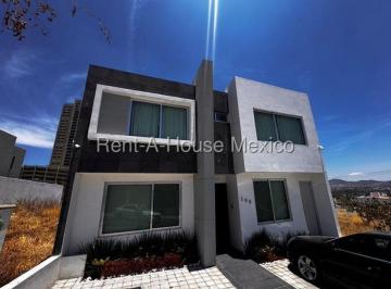 Casa de 3 habitaciones, Querétaro · Vendemos Casa Moderna en Cumbres del Lago 330 m² Construccion 3 Recamaras + Servicio 5 Baños 2 Autos