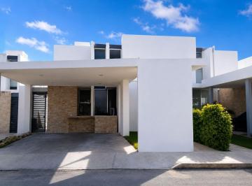 Casa · 173m² · 3 Recámaras · 2 Estacionamientos · Renta de Casa Amueblada en Aurea Residencial con Piscina