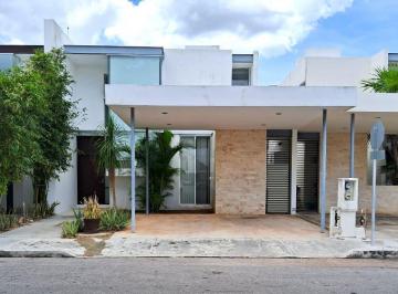 Casa · 173m² · 4 Recámaras · 2 Estacionamientos · Casa en Renta en Aurea Residencial de 4 Recámaras y Piscina