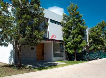 Casa en condominio de 4 habitaciones, Zapopan · Casa en Venta en Privanza Habitat, Zapopan: 4 Recámaras y Acabados de Lujo.