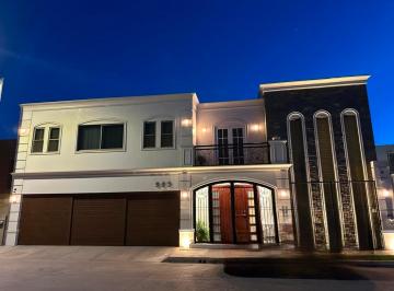 Fachada elegante y con estilo · Residencia Super Lujo - Venta– Fracc. Viñedos, Los Mochis | Alberca, Jacuzz