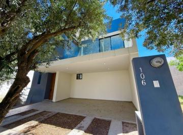 Casa · 267m² · 4 Recámaras · 2 Estacionamientos · Casa - Fraccionamiento Los Olivos