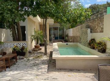 Casa de 2 habitaciones, Mérida · Casa con 320 m² de Superficie de Terreno y 2 Recámaras en Venta en Mérida Centro
