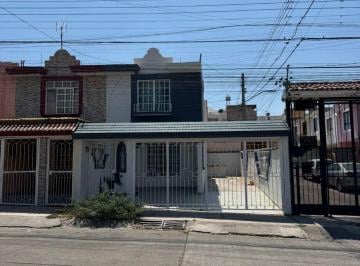Casa de 2 habitaciones, San Pedro Tlaquepaque · Casa en Venta en Parques Colon